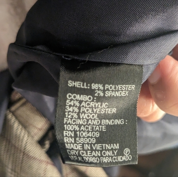 Daniel Cremieux Plaid Blazer with Navy Accents - Picture 10 of 12